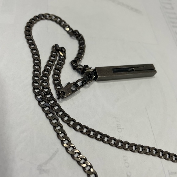 Authentic GUCCI sterling G necklace with box, duster and certificate - Picture 6 of 8